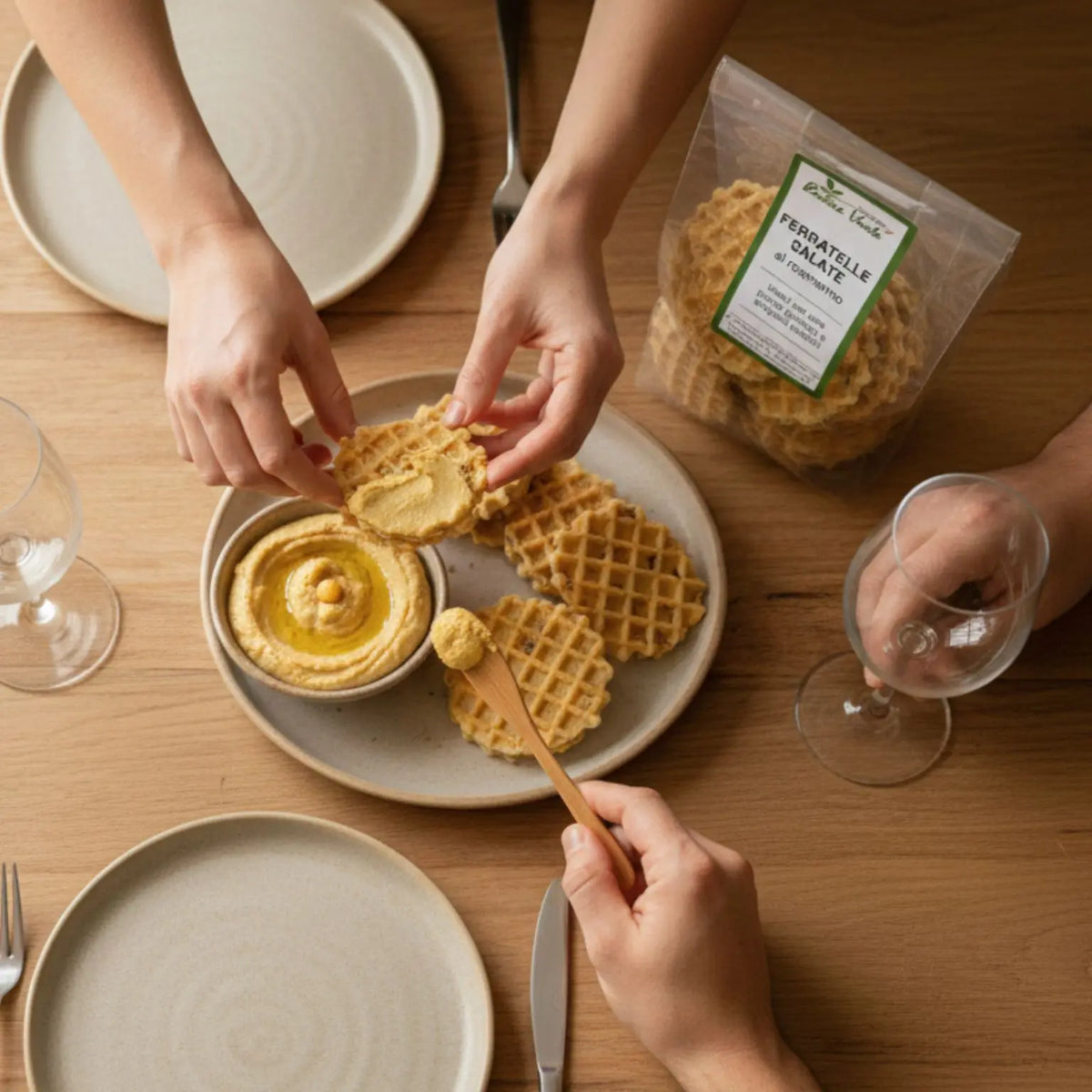 aperitivo con ferratelle salate al rosmarino realizzate artigianalmente in Molise da un produttore locale e hummus di ceci realizzato artigianalmente con i nostri ceci decorticati. 