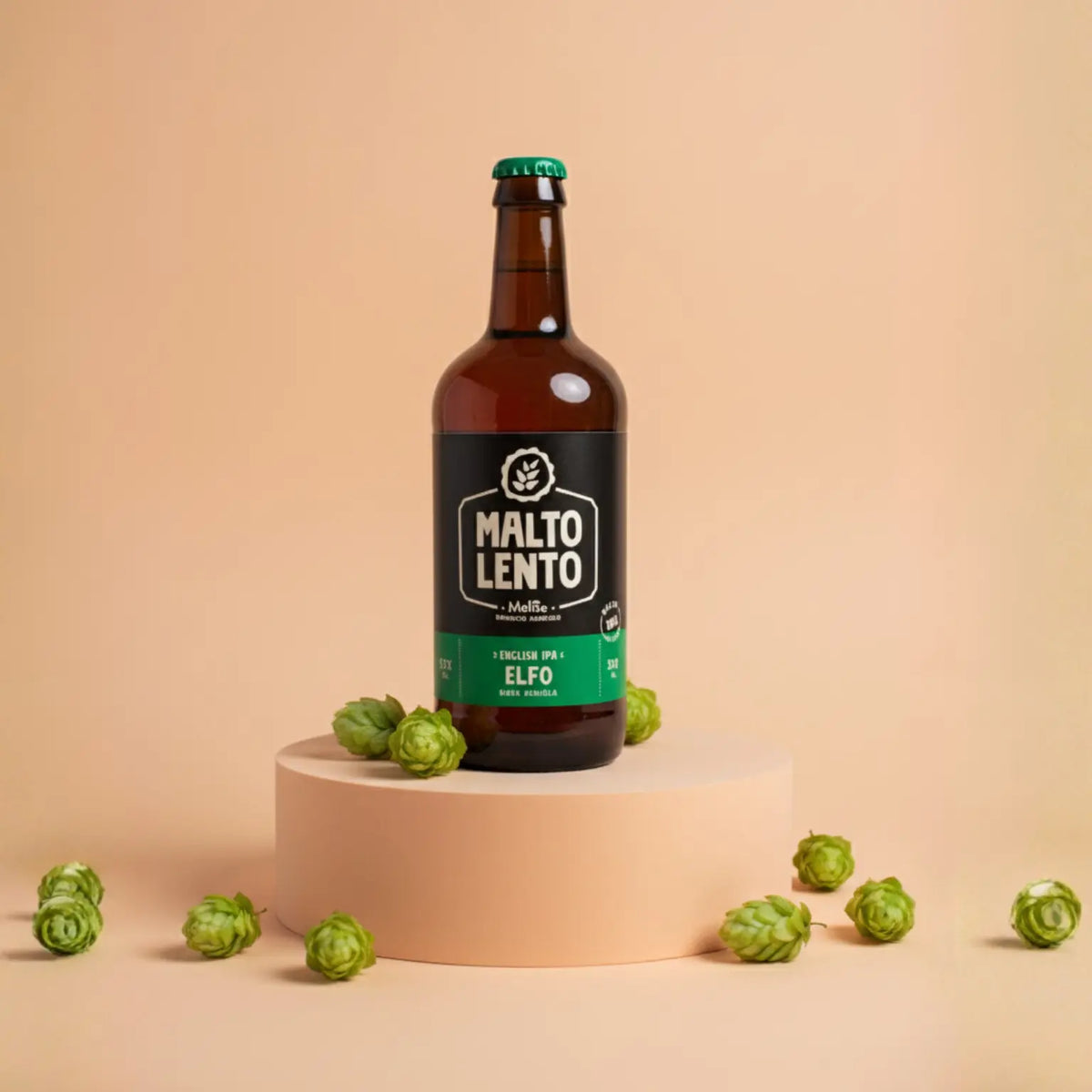 bottiglia di birra artigianale chiara english ipa