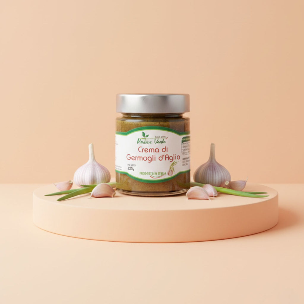 crema di germogli d'aglio in vetro. Realizzata artigianalmente in Italia e conservata in olio extravergine di oliva.