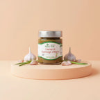 crema di germogli d'aglio in vetro. Realizzata artigianalmente in Italia e conservata in olio extravergine di oliva.