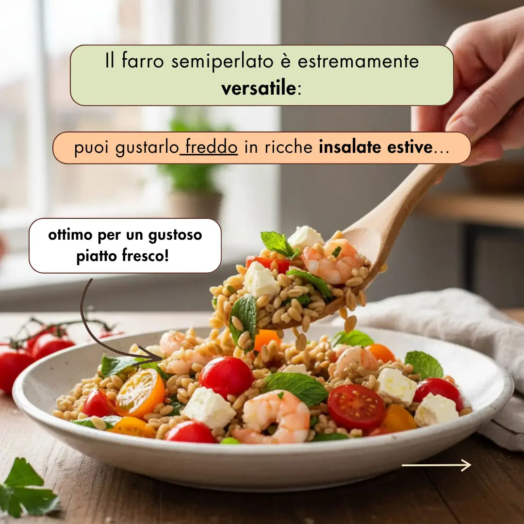 farro semiperlato ottimo per un gustoso piatto fresco estivo: farro, pomodorini, gamberi, feta e foglie di menta.