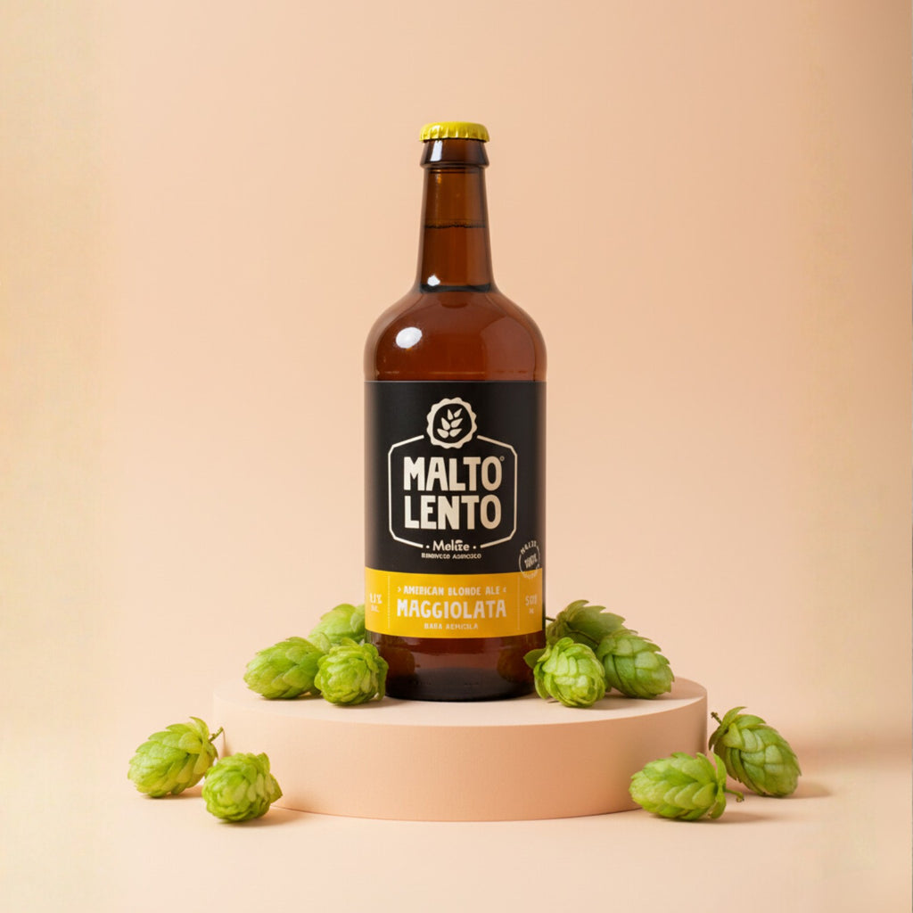 bottiglia di birra artigianale chiara italiana di qualità