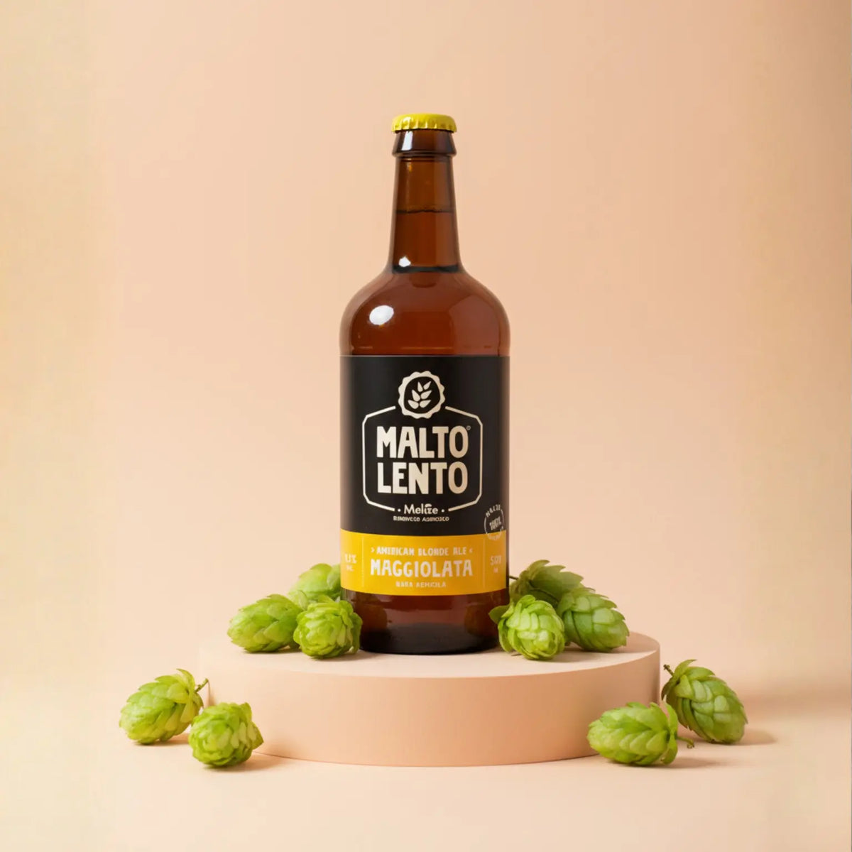 bottiglia di birra artigianale chiara italiana di qualità