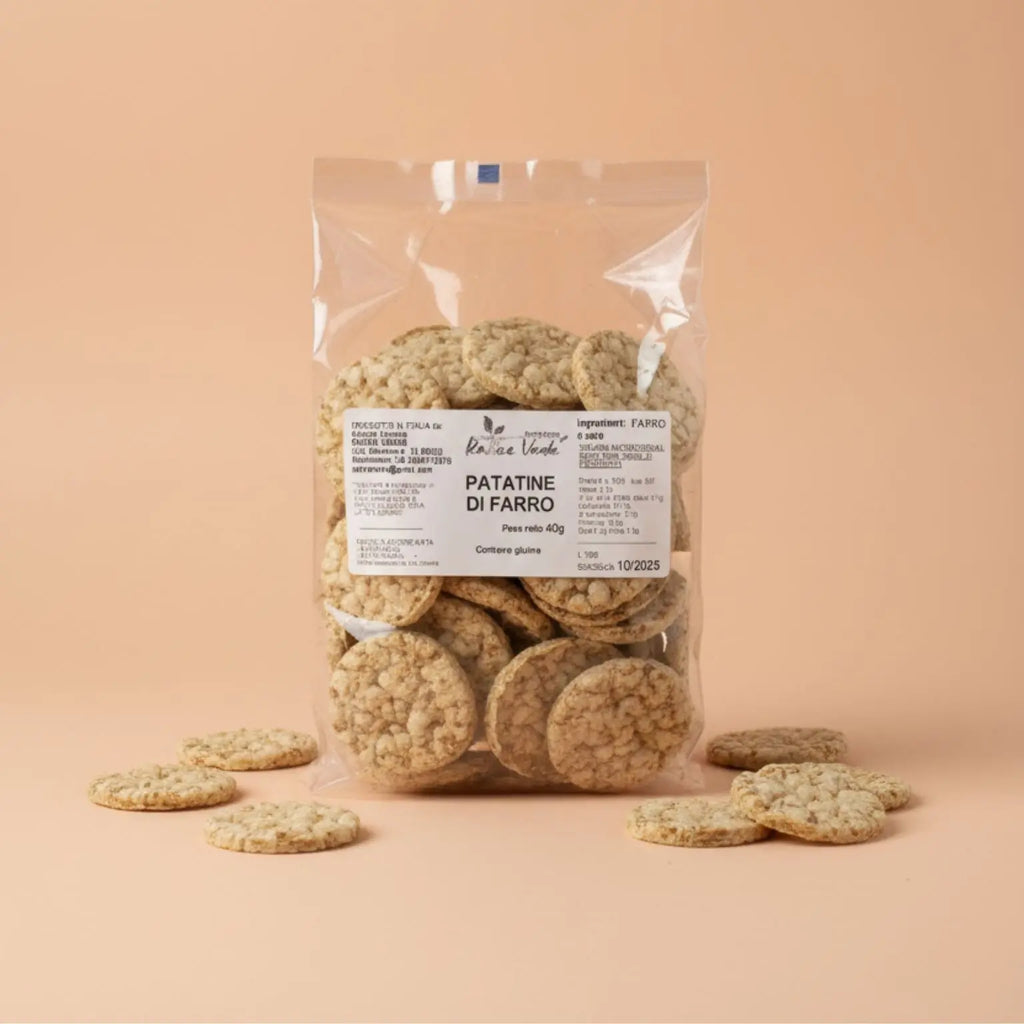 confezione di patatine di farro realizzate artigianalmente in Italia da mani esperte