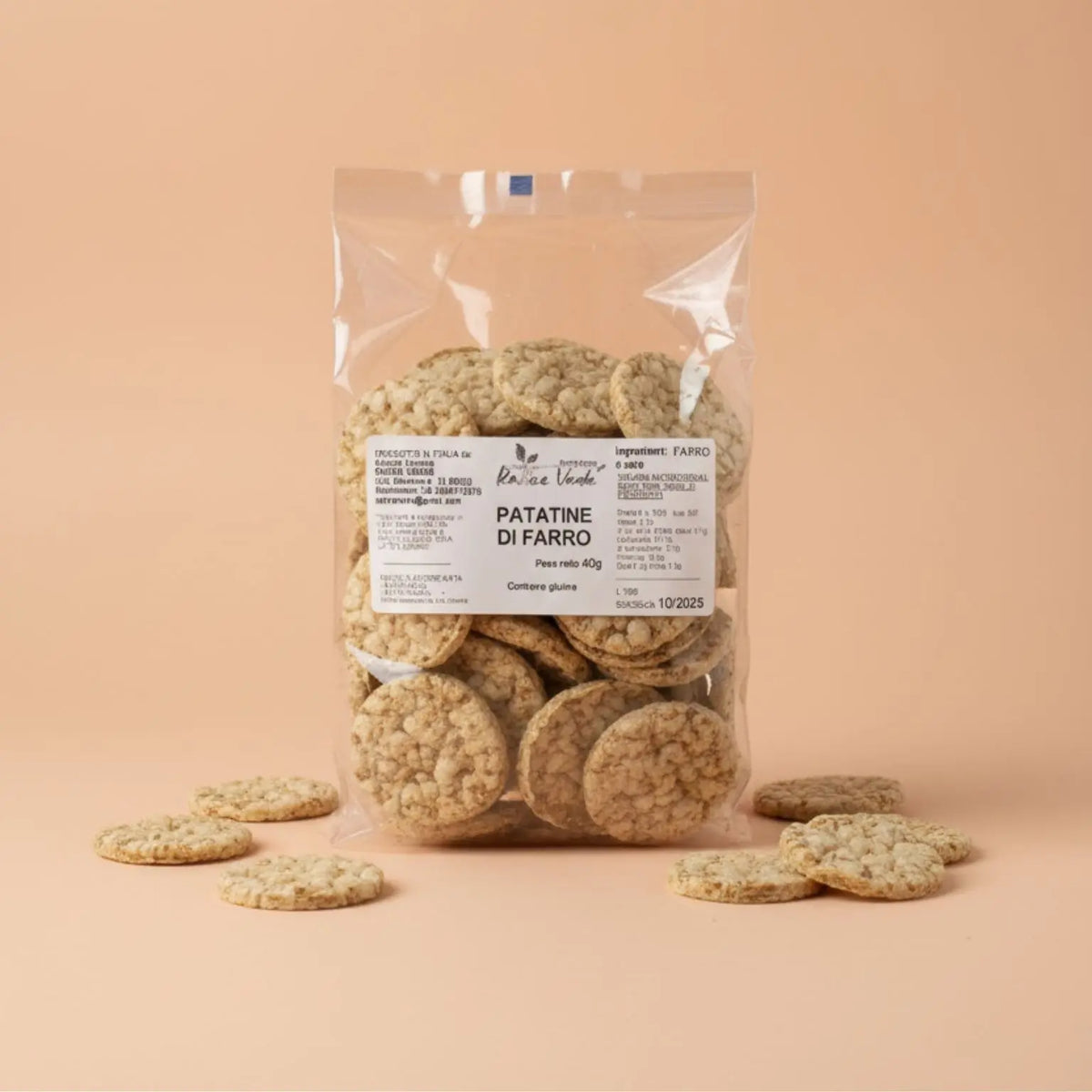 confezione di patatine di farro realizzate artigianalmente in Italia da mani esperte