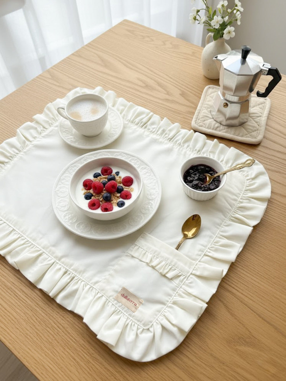 Tovaglietta bianca flour rettangolare realizzata in 100% cotone per la prima colazione